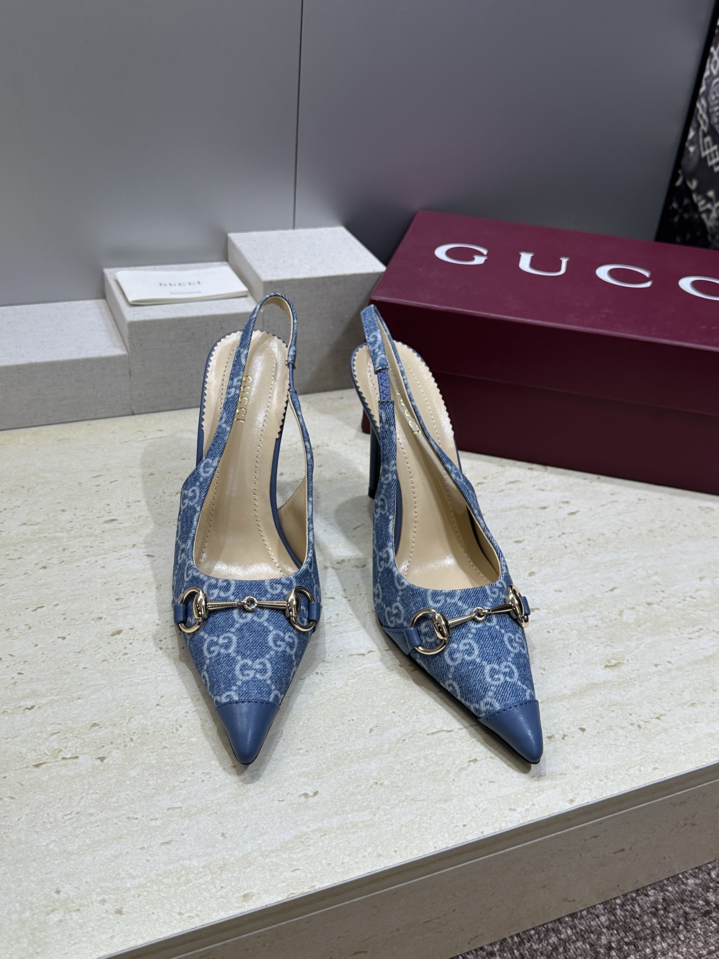 Gucci 2026春夏新款高跟尖头女鞋 古驰字母logo五金扣经典老花布拼色后空凉鞋材质:鞋面进口小牛