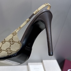 Gucci 2026春夏新款高跟尖头女鞋 古驰字母logo五金扣经典老花布拼色后空凉鞋材质:鞋面进口小牛 Gucci 2026春夏新款高跟尖头女鞋 古驰字母logo五金扣经典老花布拼色后空凉鞋材质:鞋面进口小牛