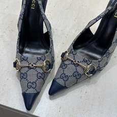 Gucci 2026春夏新款高跟尖头女鞋 古驰字母logo五金扣经典老花布拼色后空凉鞋材质:鞋面进口小牛 Gucci 2026春夏新款高跟尖头女鞋 古驰字母logo五金扣经典老花布拼色后空凉鞋材质:鞋面进口小牛