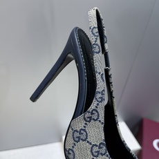 Gucci 2026春夏新款高跟尖头女鞋 古驰字母logo五金扣经典老花布拼色后空凉鞋材质:鞋面进口小牛 Gucci 2026春夏新款高跟尖头女鞋 古驰字母logo五金扣经典老花布拼色后空凉鞋材质:鞋面进口小牛