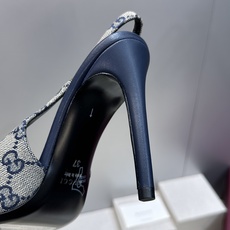 Gucci 2026春夏新款高跟尖头女鞋 古驰字母logo五金扣经典老花布拼色后空凉鞋材质:鞋面进口小牛 Gucci 2026春夏新款高跟尖头女鞋 古驰字母logo五金扣经典老花布拼色后空凉鞋材质:鞋面进口小牛