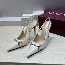 Gucci 2026春夏新款高跟尖头女鞋 古驰字母logo五金扣经典老花布拼色后空凉鞋材质:鞋面进口小牛 Gucci 2026春夏新款高跟尖头女鞋 古驰字母logo五金扣经典老花布拼色后空凉鞋材质:鞋面进口小牛