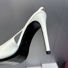 Gucci 2026春夏新款高跟尖头女鞋 古驰字母logo五金扣经典老花布拼色后空凉鞋材质:鞋面进口小牛 Gucci 2026春夏新款高跟尖头女鞋 古驰字母logo五金扣经典老花布拼色后空凉鞋材质:鞋面进口小牛