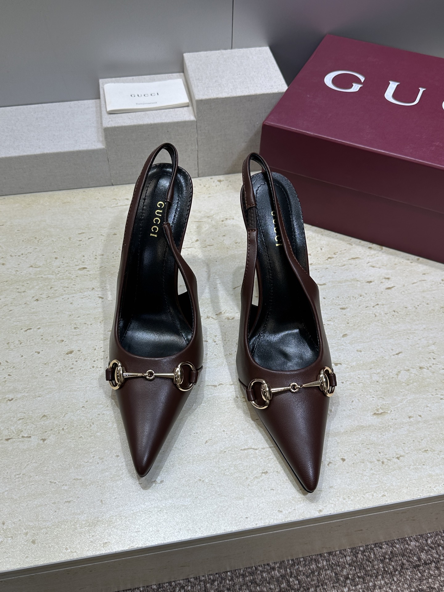 Gucci 2026春夏新款高跟尖头女鞋 古驰字母logo五金扣经典老花布拼色后空凉鞋材质:鞋面进口小牛