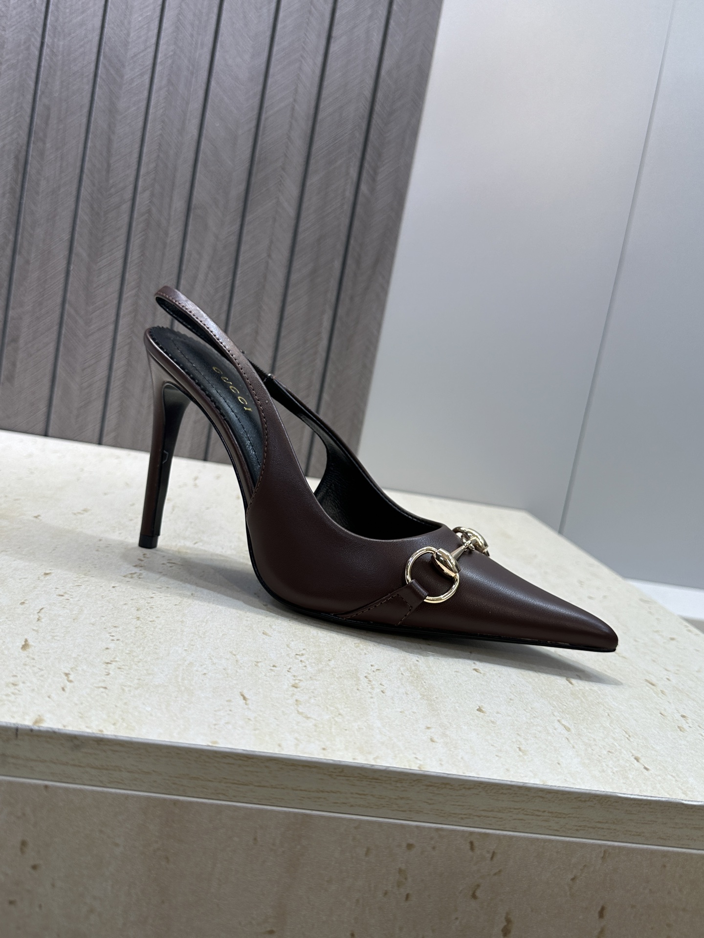 Gucci 2026春夏新款高跟尖头女鞋 古驰字母logo五金扣经典老花布拼色后空凉鞋材质:鞋面进口小牛
