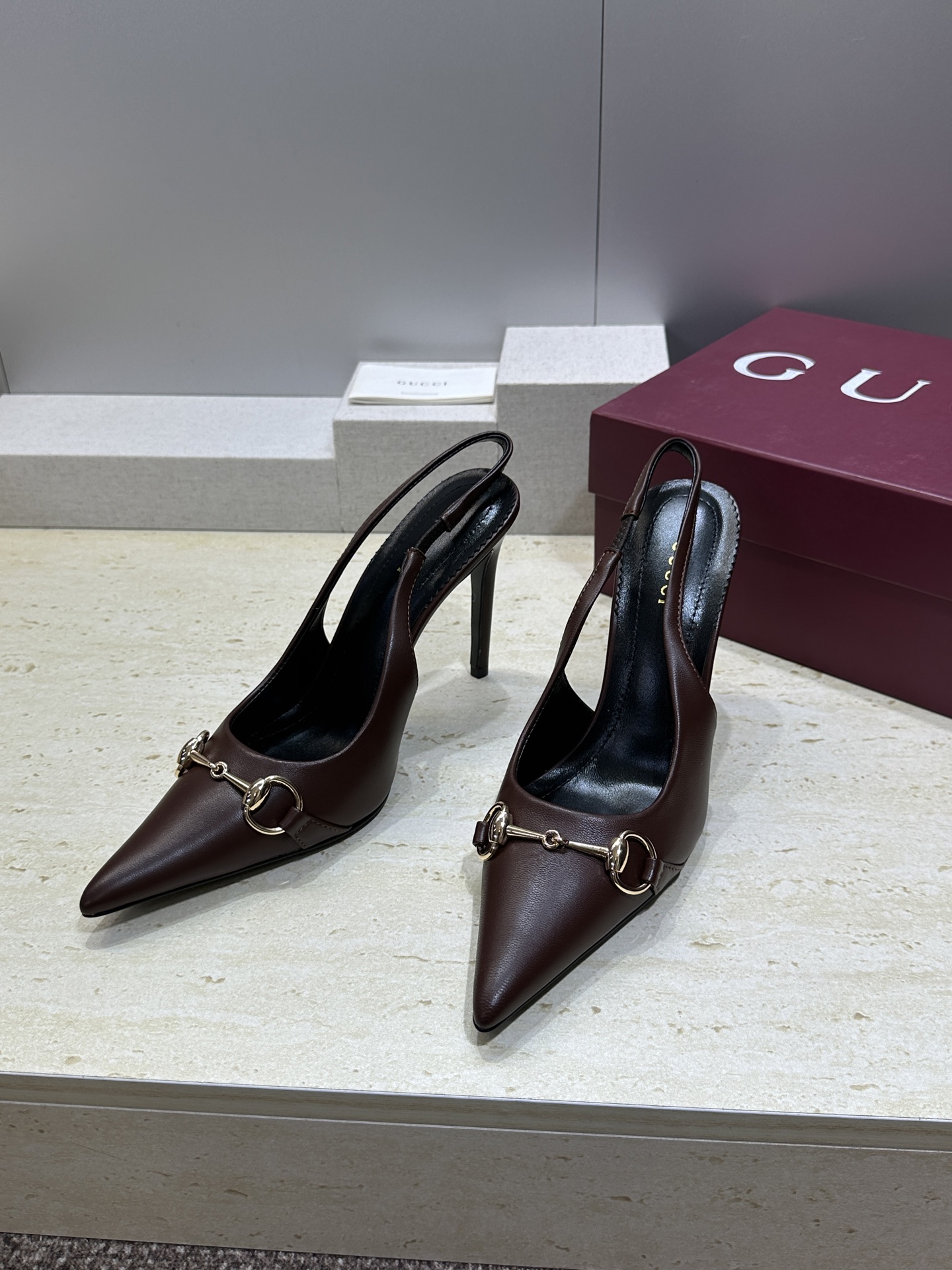 Gucci 2026春夏新款高跟尖头女鞋 古驰字母logo五金扣经典老花布拼色后空凉鞋材质:鞋面进口小牛