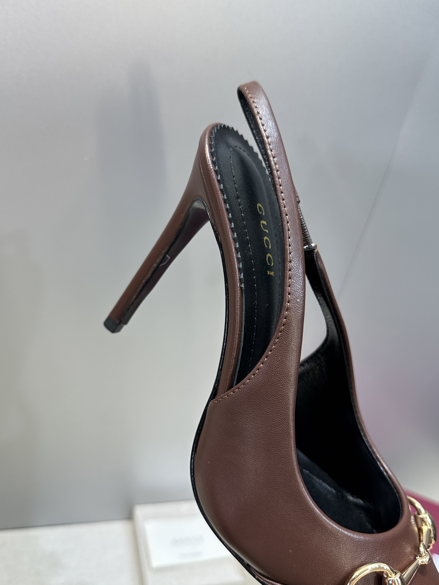 Gucci 2026春夏新款高跟尖头女鞋 古驰字母logo五金扣经典老花布拼色后空凉鞋材质:鞋面进口小牛