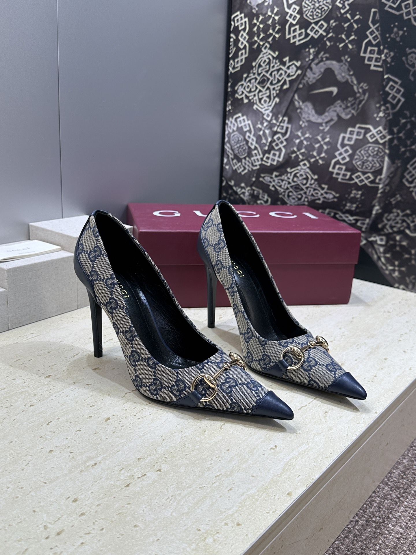Gucci 2026春夏新款高跟尖头女鞋 古驰字母logo五金扣经典老花布拼色单鞋材质:鞋面进口小牛皮/
