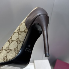 Gucci 2026春夏新款高跟尖头女鞋 古驰字母logo五金扣经典老花布拼色单鞋材质:鞋面进口小牛皮/ Gucci 2026春夏新款高跟尖头女鞋 古驰字母logo五金扣经典老花布拼色单鞋材质:鞋面进口小牛皮/