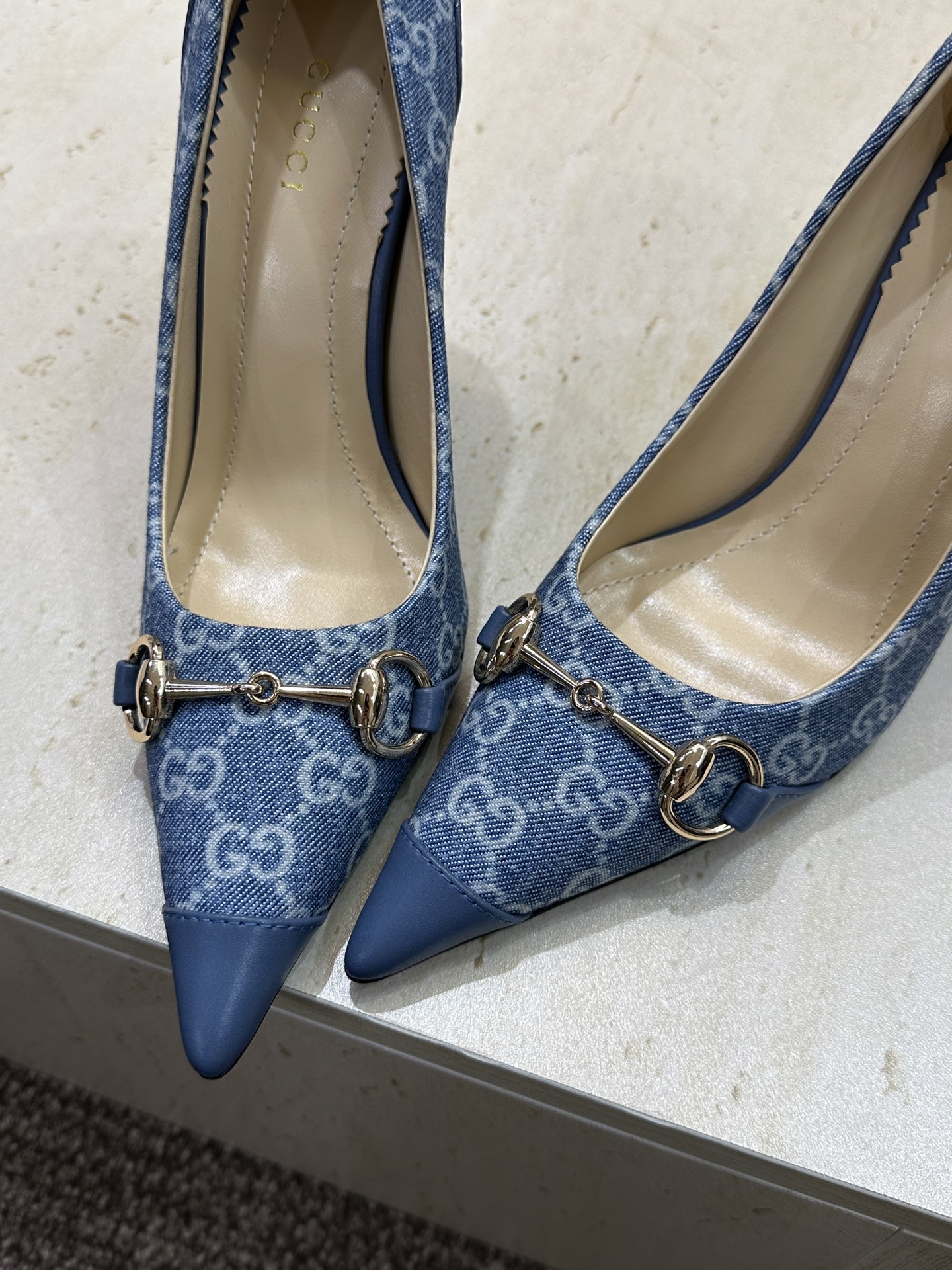 Gucci 2026春夏新款高跟尖头女鞋 古驰字母logo五金扣经典老花布拼色单鞋材质:鞋面进口小牛皮/