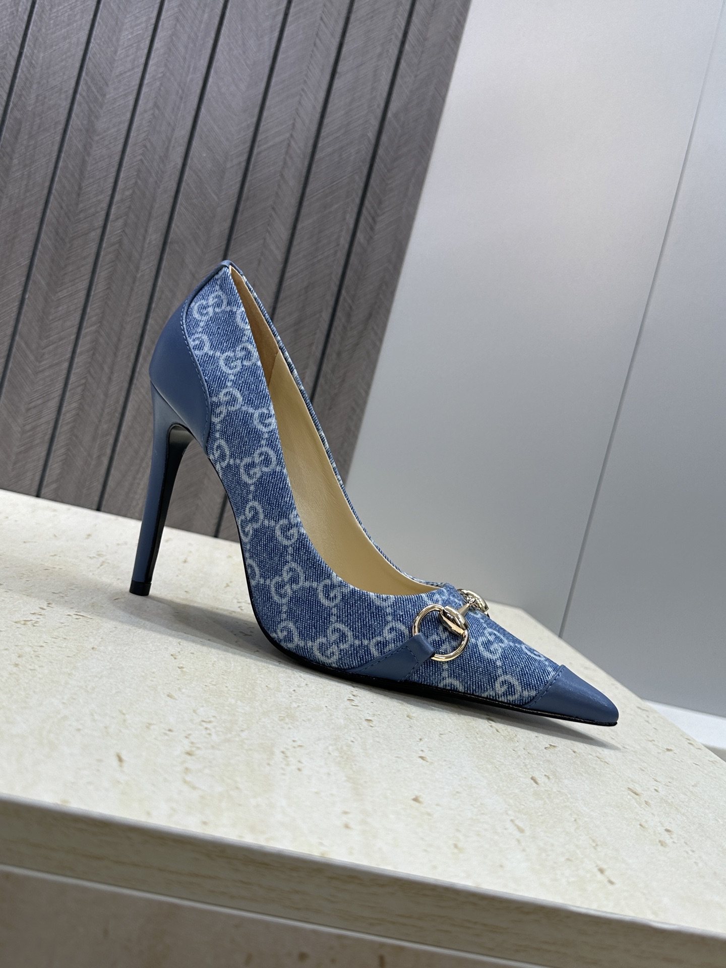Gucci 2026春夏新款高跟尖头女鞋 古驰字母logo五金扣经典老花布拼色单鞋材质:鞋面进口小牛皮/