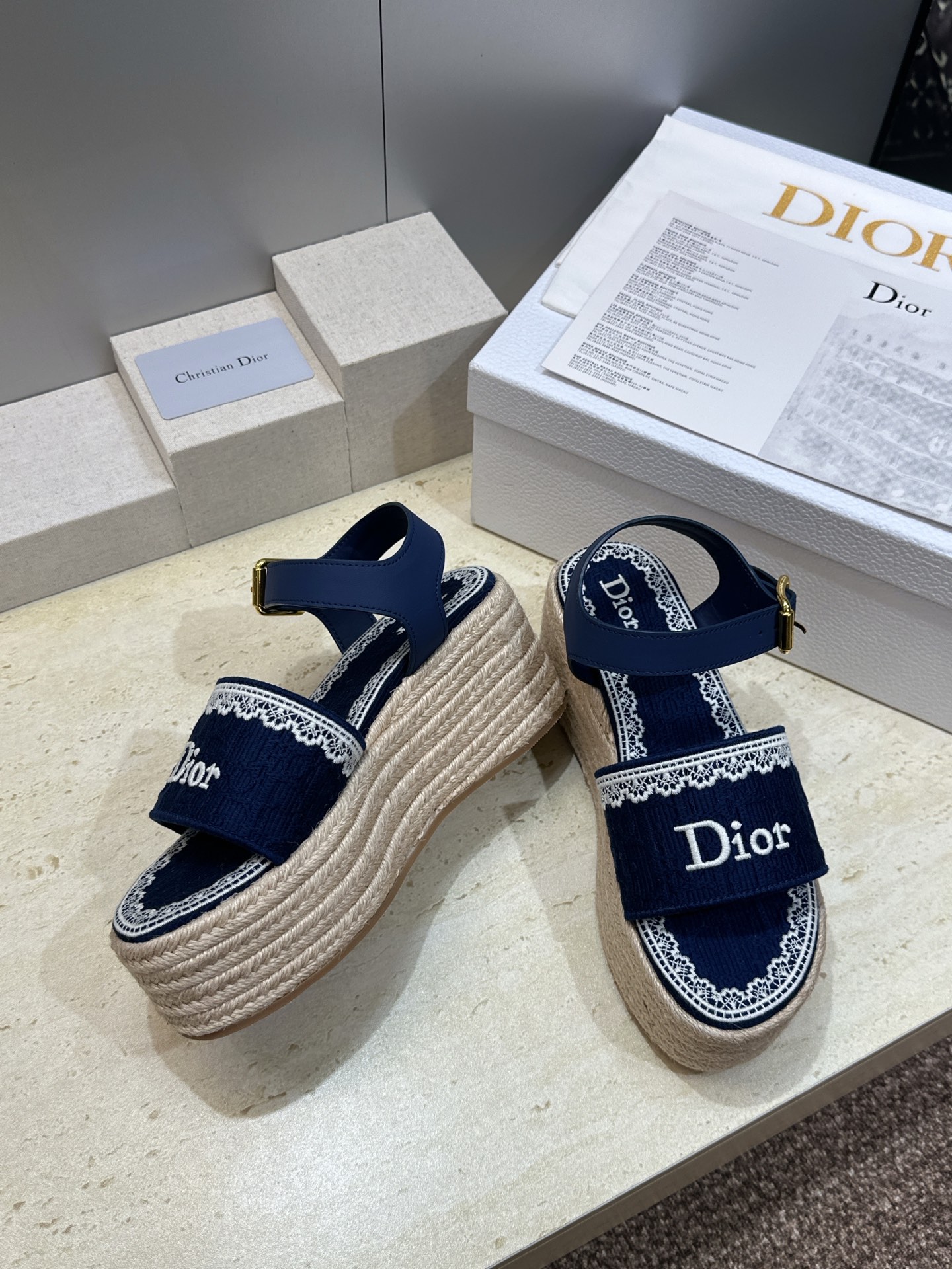迪奥 Dior 2026春夏新款 Dentelle  厚底脚环绑带拼色女鞋  CD字母logo立体刺绣草