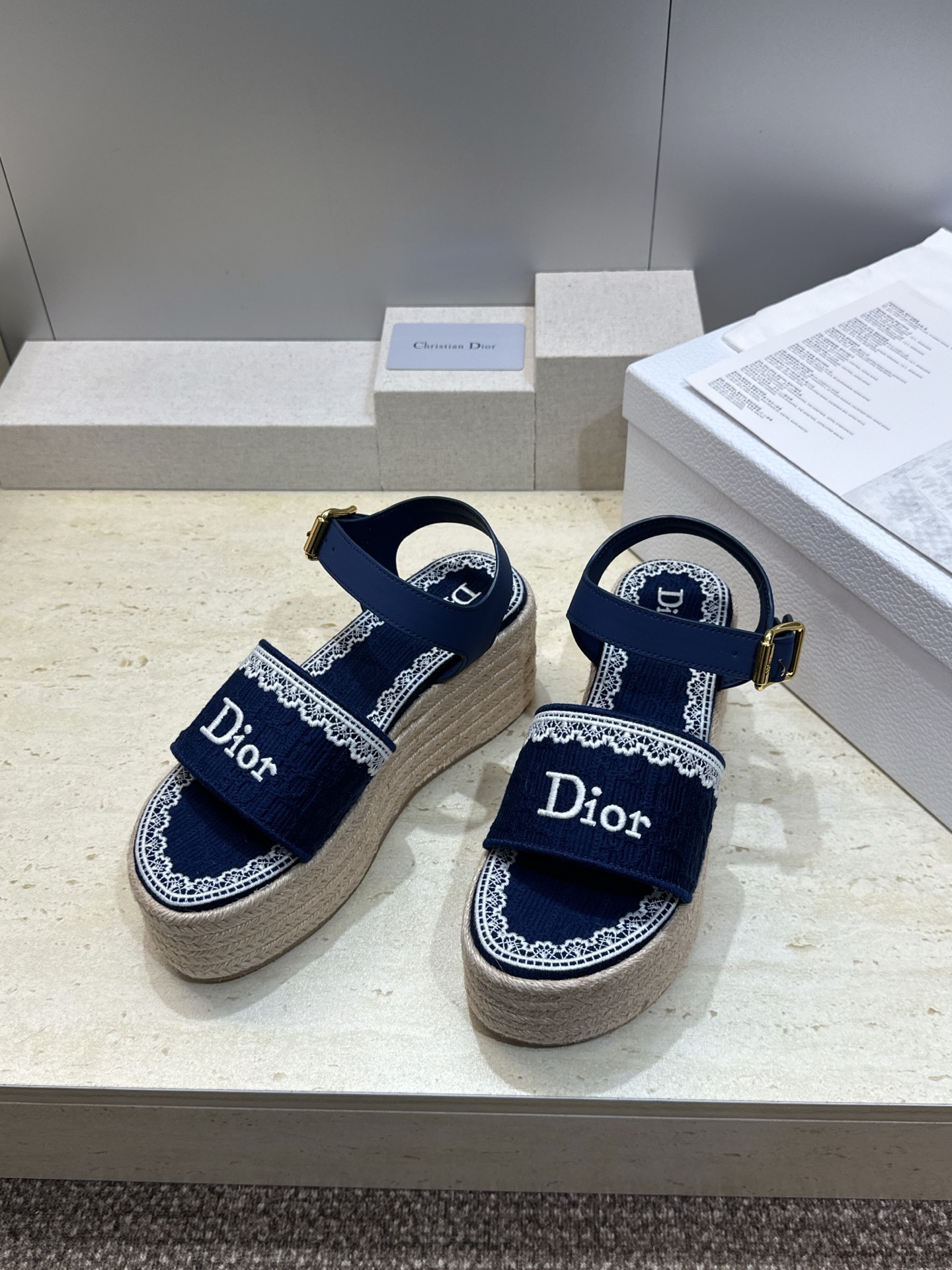 迪奥 Dior 2026春夏新款 Dentelle  厚底脚环绑带拼色女鞋  CD字母logo立体刺绣草