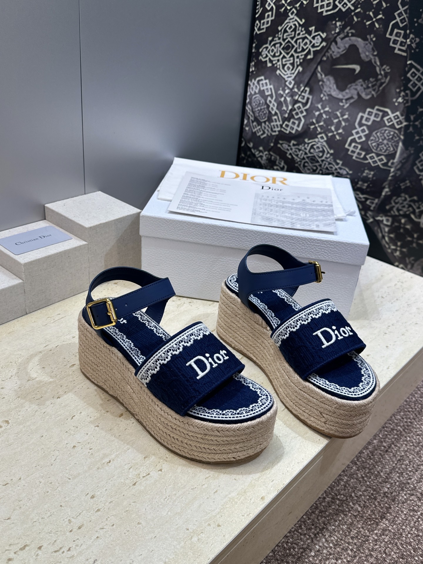 迪奥 Dior 2026春夏新款 Dentelle  厚底脚环绑带拼色女鞋  CD字母logo立体刺绣草