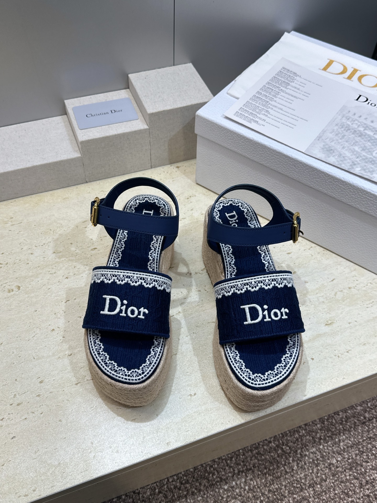 迪奥 Dior 2026春夏新款 Dentelle  厚底脚环绑带拼色女鞋  CD字母logo立体刺绣草