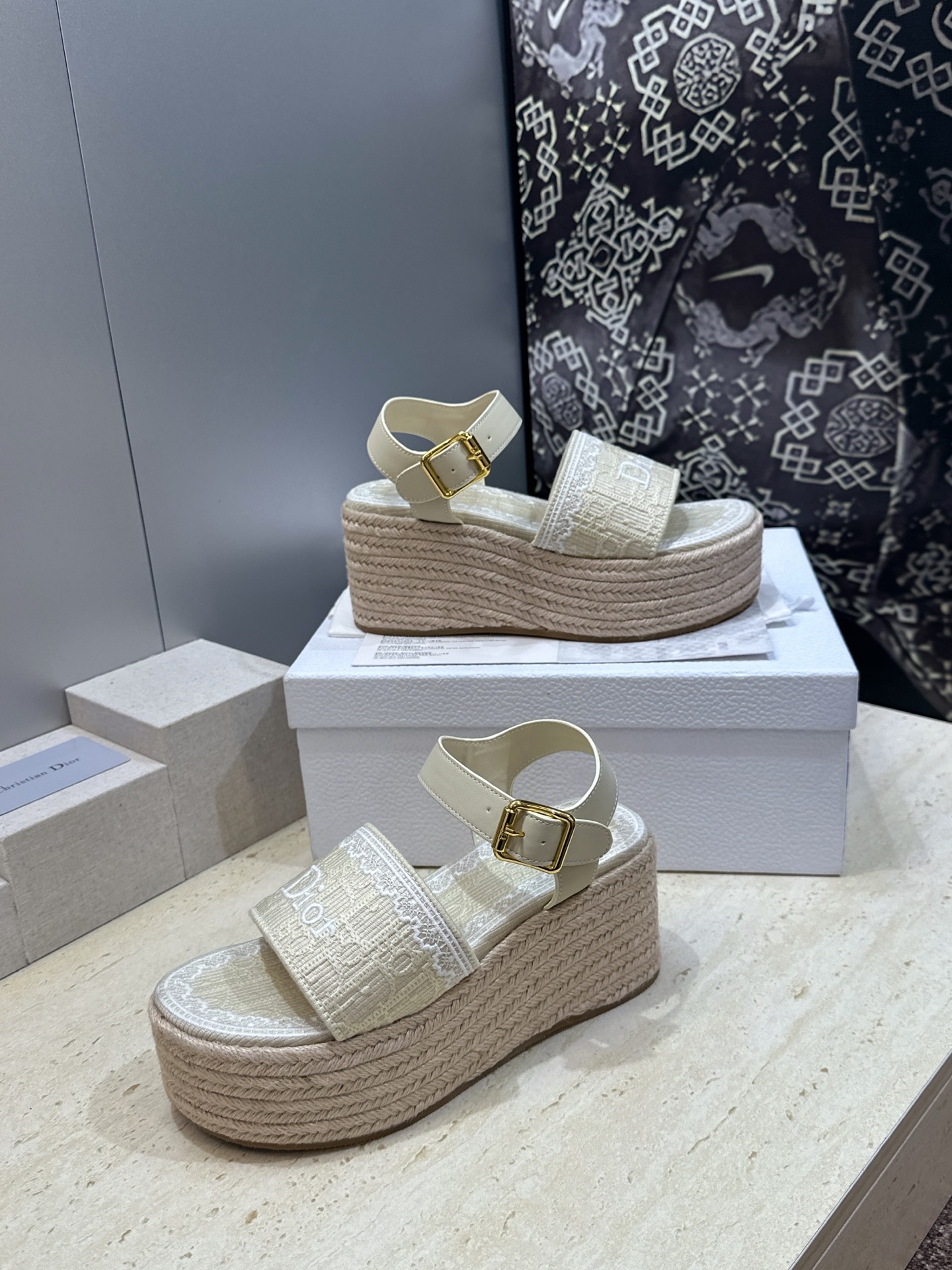迪奥 Dior 2026春夏新款 Dentelle  厚底脚环绑带拼色女鞋  CD字母logo立体刺绣草