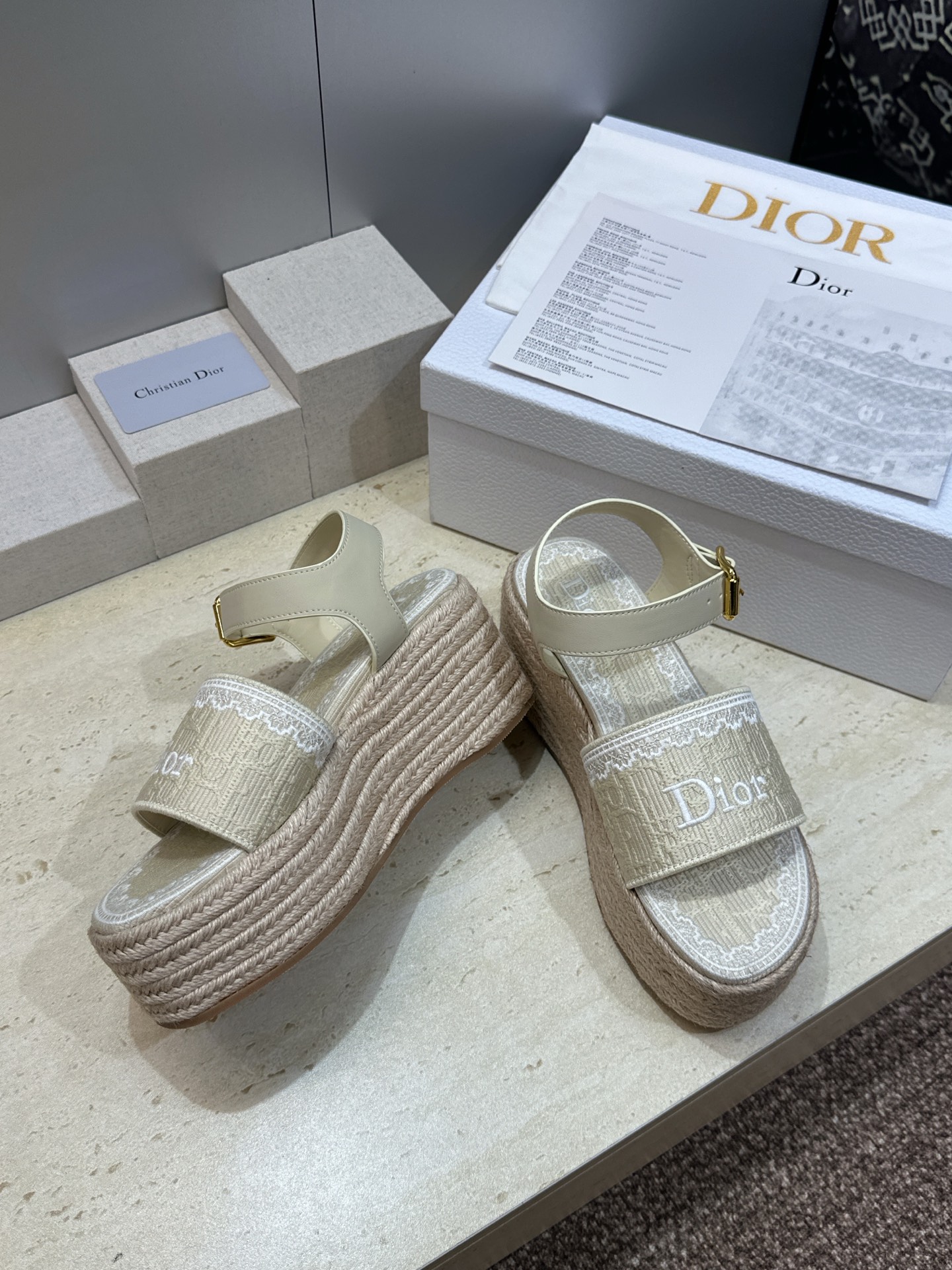 迪奥 Dior 2026春夏新款 Dentelle  厚底脚环绑带拼色女鞋  CD字母logo立体刺绣草