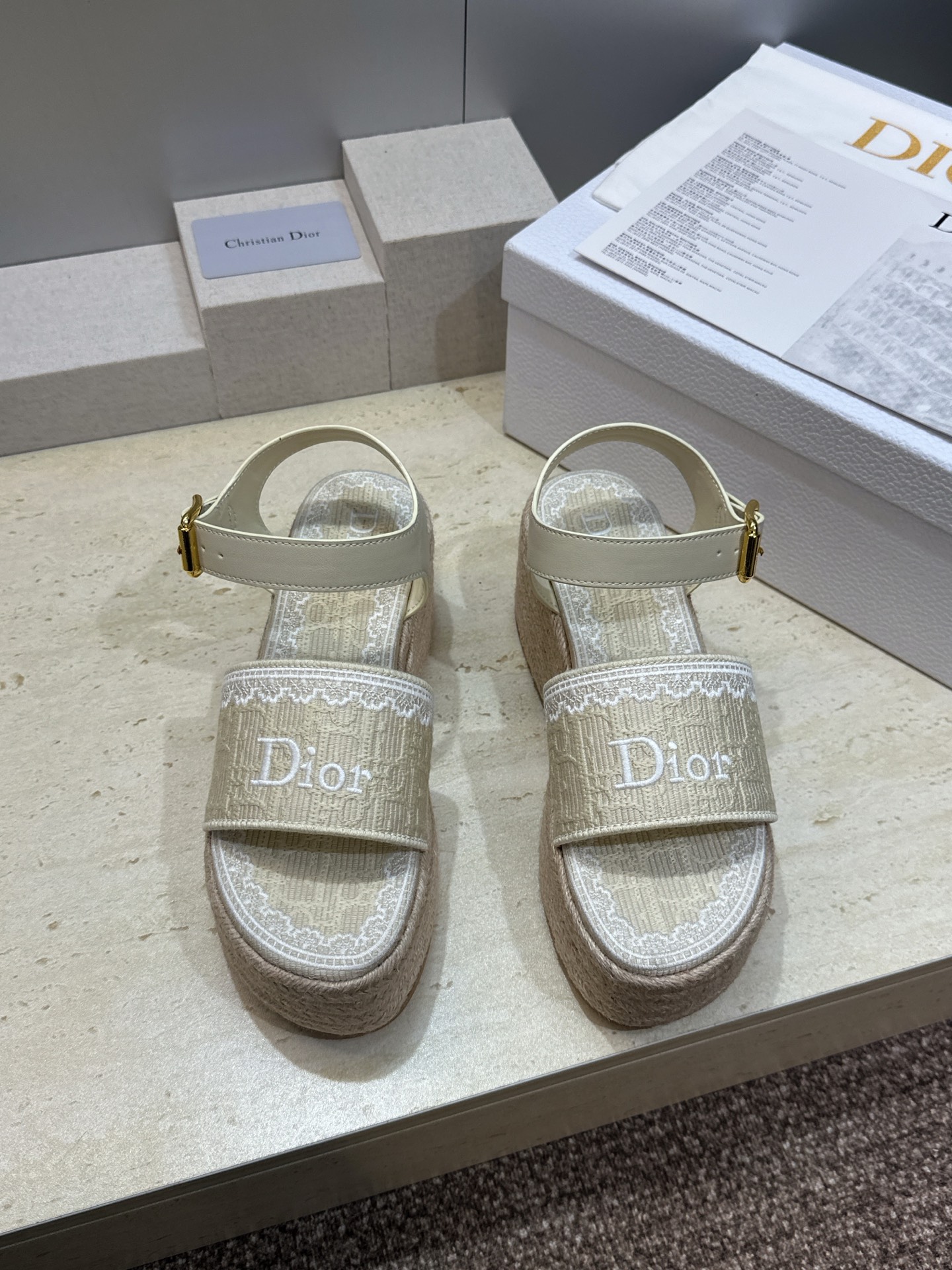 迪奥 Dior 2026春夏新款 Dentelle  厚底脚环绑带拼色女鞋  CD字母logo立体刺绣草
