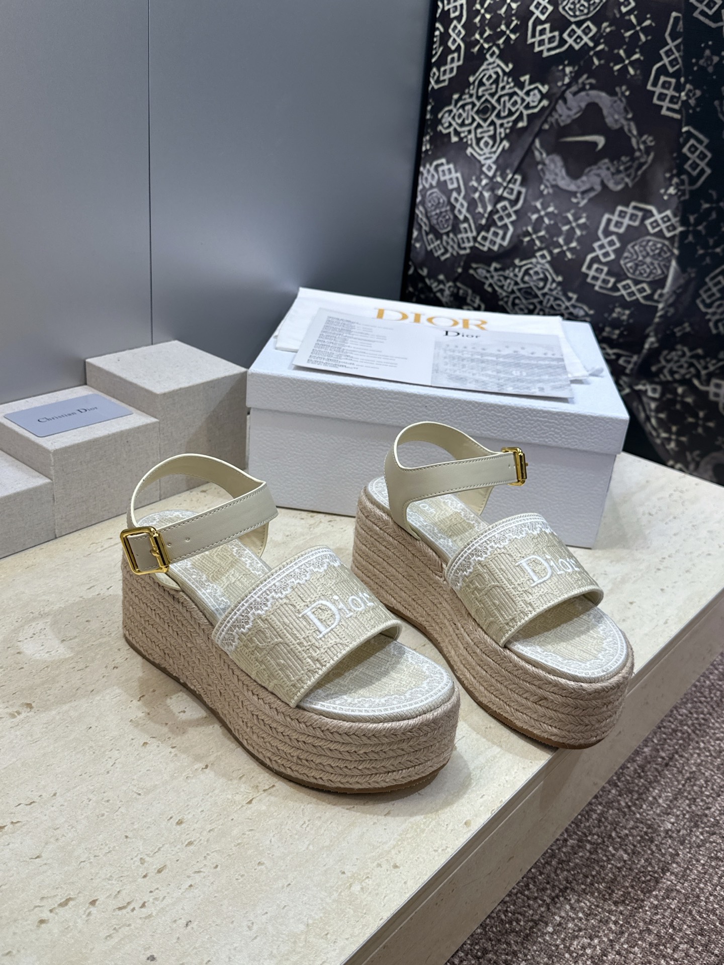 迪奥 Dior 2026春夏新款 Dentelle  厚底脚环绑带拼色女鞋  CD字母logo立体刺绣草