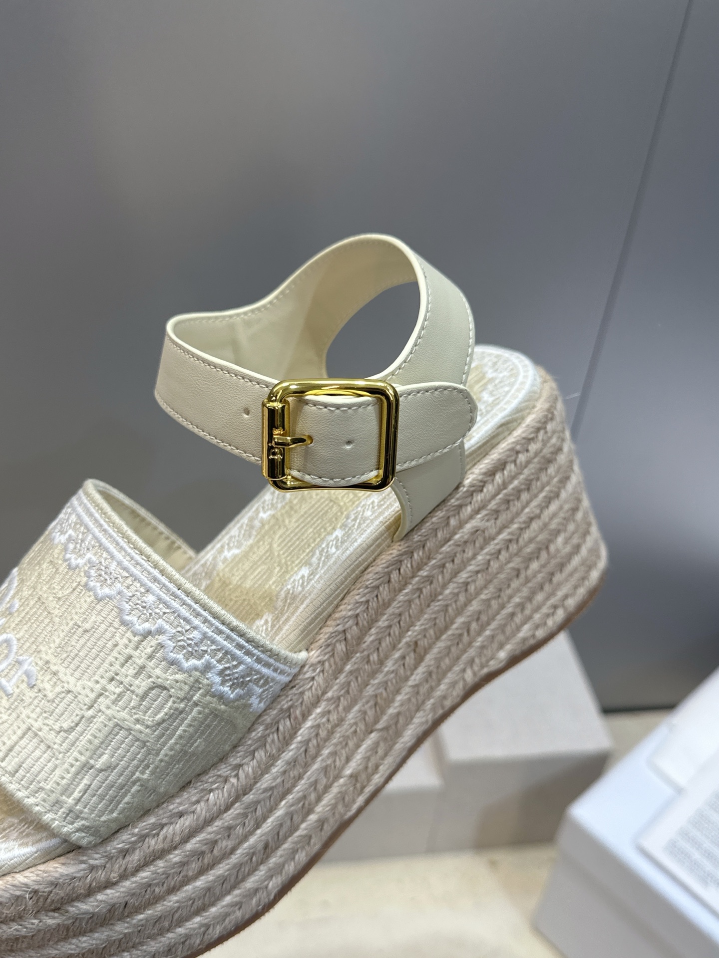 迪奥 Dior 2026春夏新款 Dentelle  厚底脚环绑带拼色女鞋  CD字母logo立体刺绣草