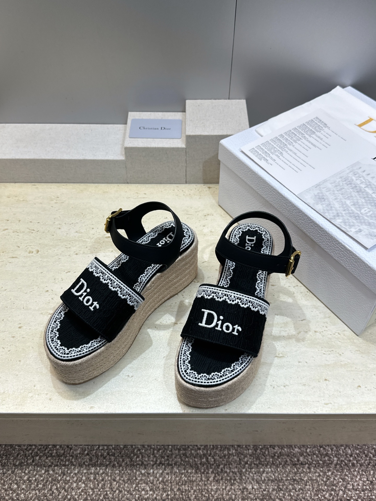 迪奥 Dior 2026春夏新款 Dentelle  厚底脚环绑带拼色女鞋  CD字母logo立体刺绣草