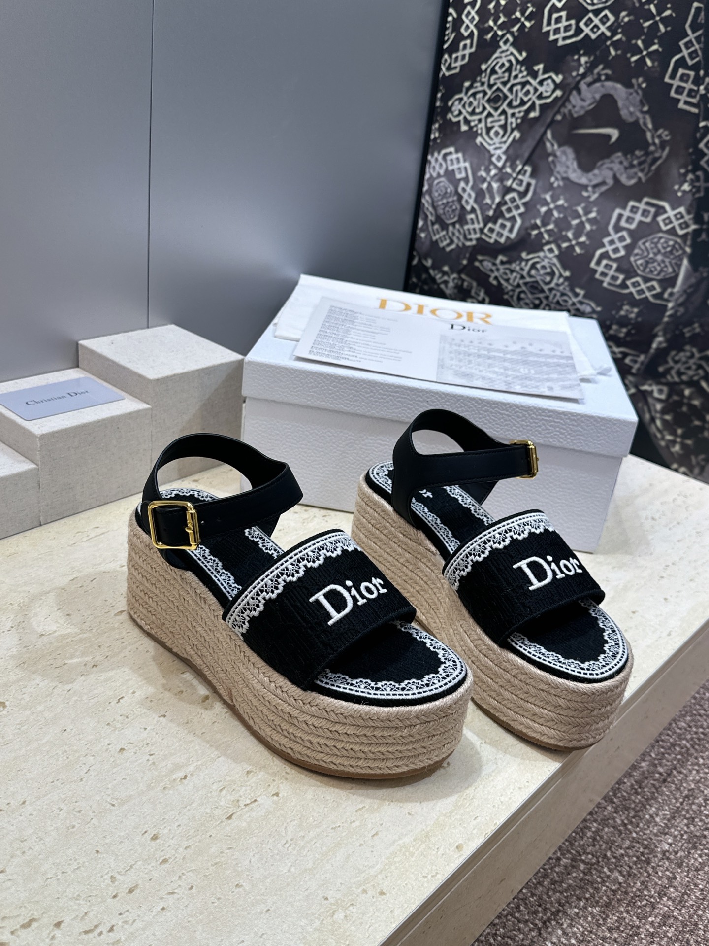 迪奥 Dior 2026春夏新款 Dentelle  厚底脚环绑带拼色女鞋  CD字母logo立体刺绣草