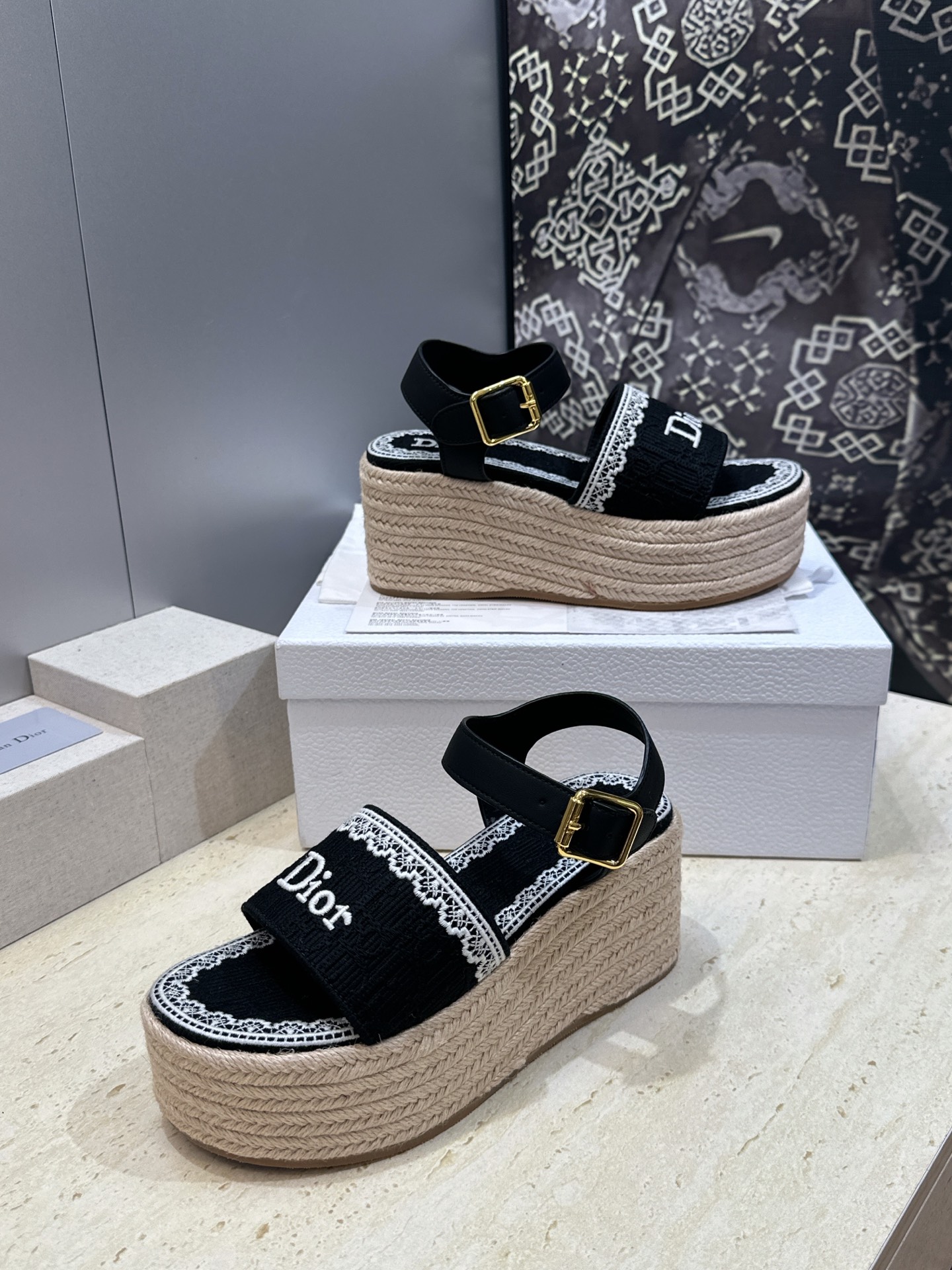 迪奥 Dior 2026春夏新款 Dentelle  厚底脚环绑带拼色女鞋  CD字母logo立体刺绣草