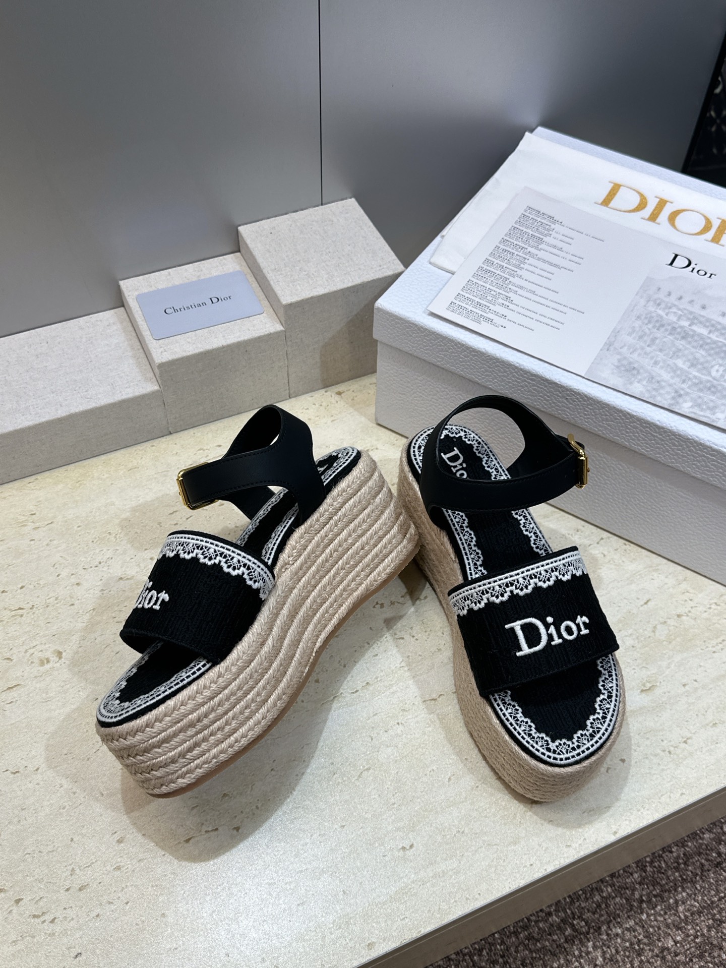 迪奥 Dior 2026春夏新款 Dentelle  厚底脚环绑带拼色女鞋  CD字母logo立体刺绣草