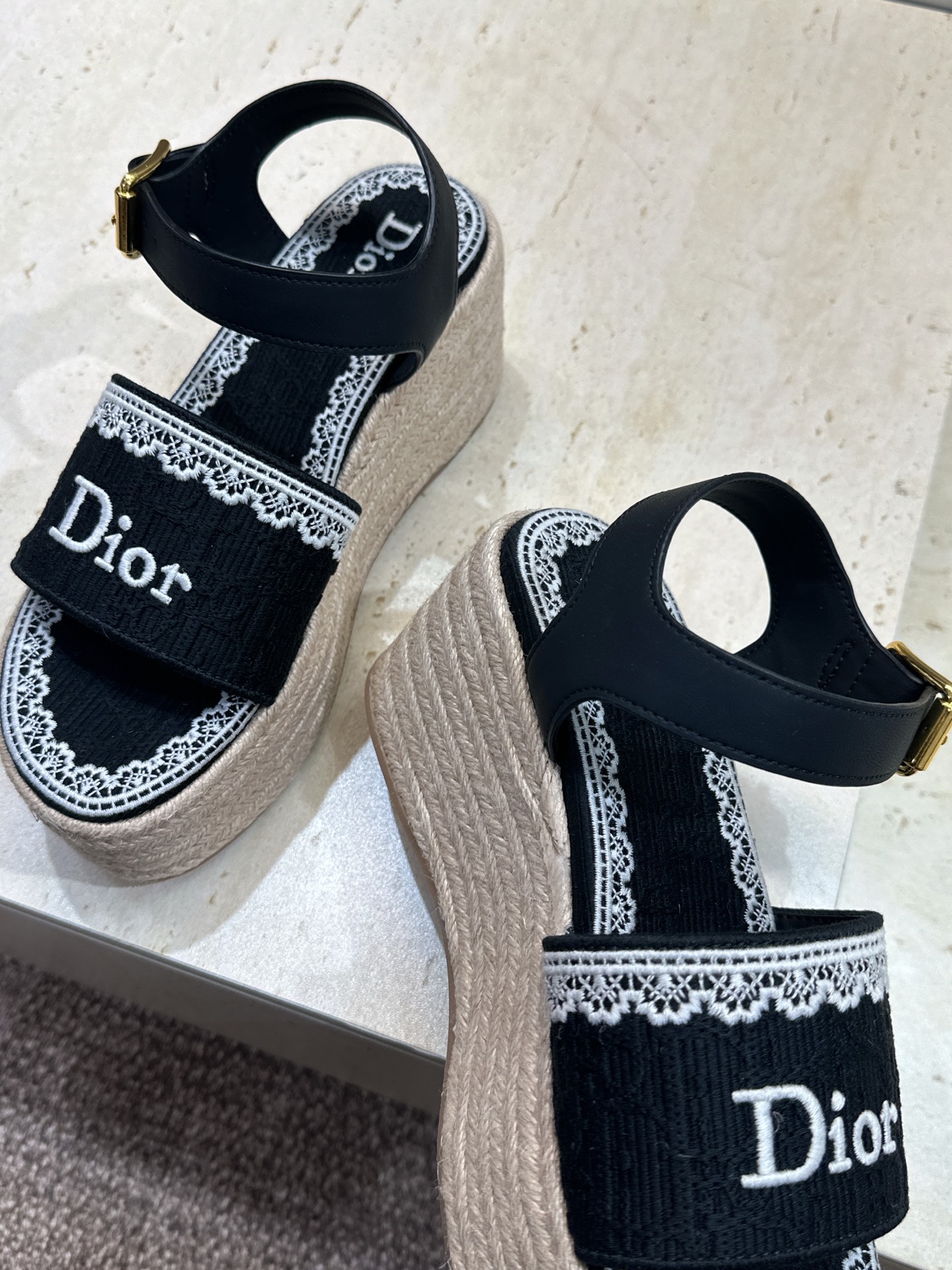 迪奥 Dior 2026春夏新款 Dentelle  厚底脚环绑带拼色女鞋  CD字母logo立体刺绣草