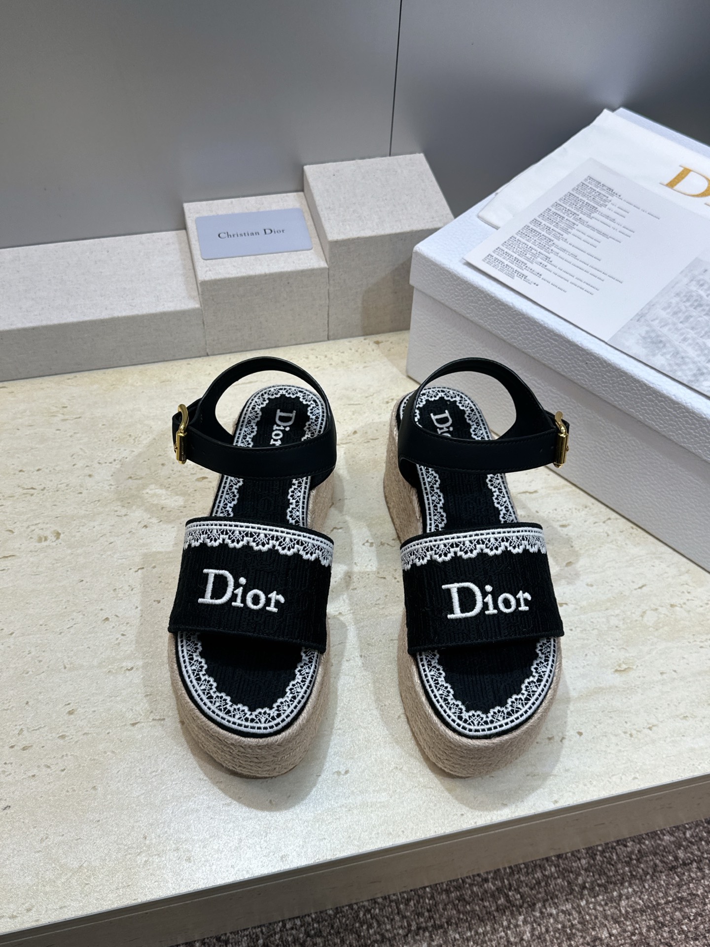 迪奥 Dior 2026春夏新款 Dentelle  厚底脚环绑带拼色女鞋  CD字母logo立体刺绣草