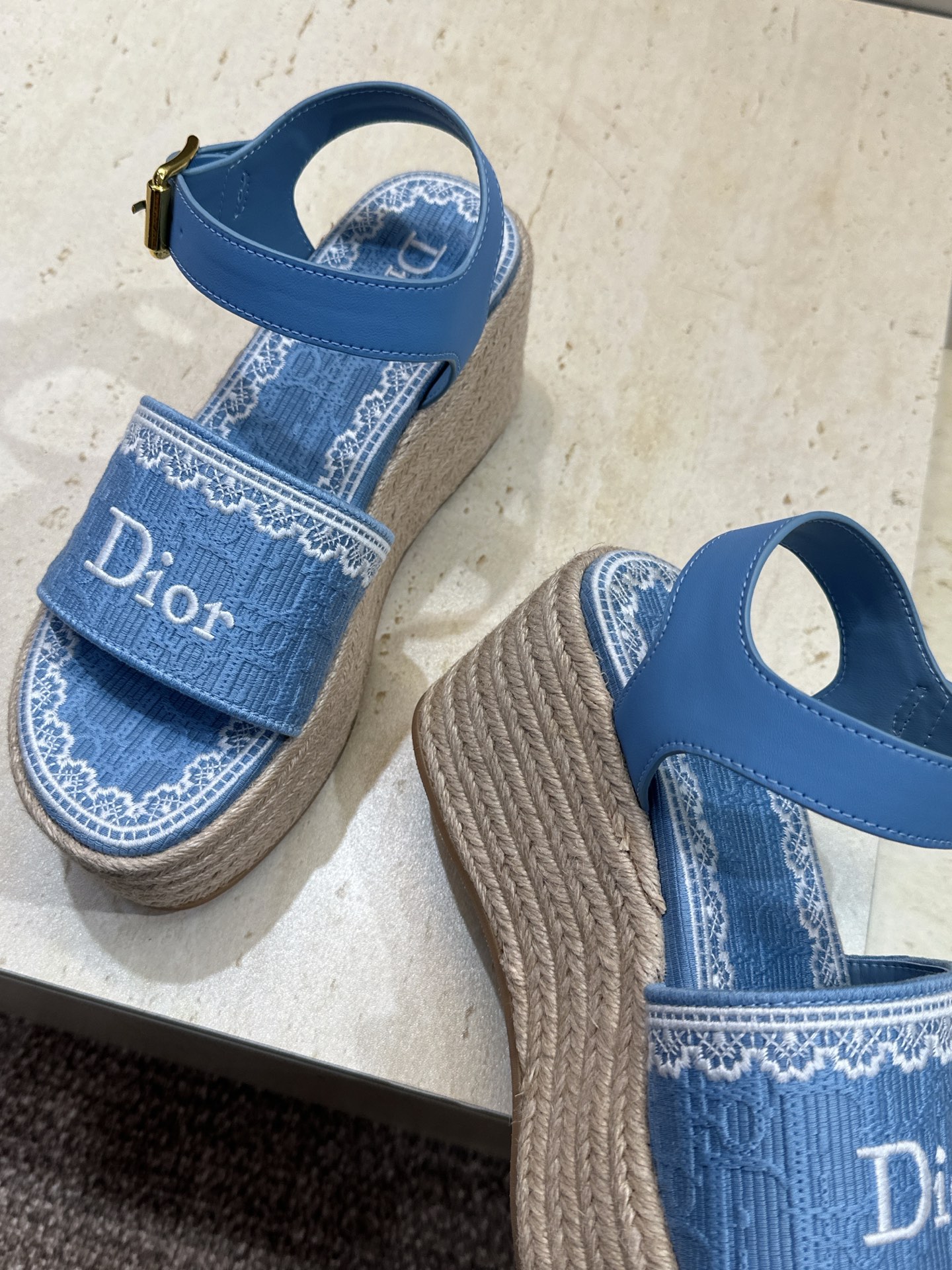 迪奥 Dior 2026春夏新款 Dentelle  厚底脚环绑带拼色女鞋  CD字母logo立体刺绣草