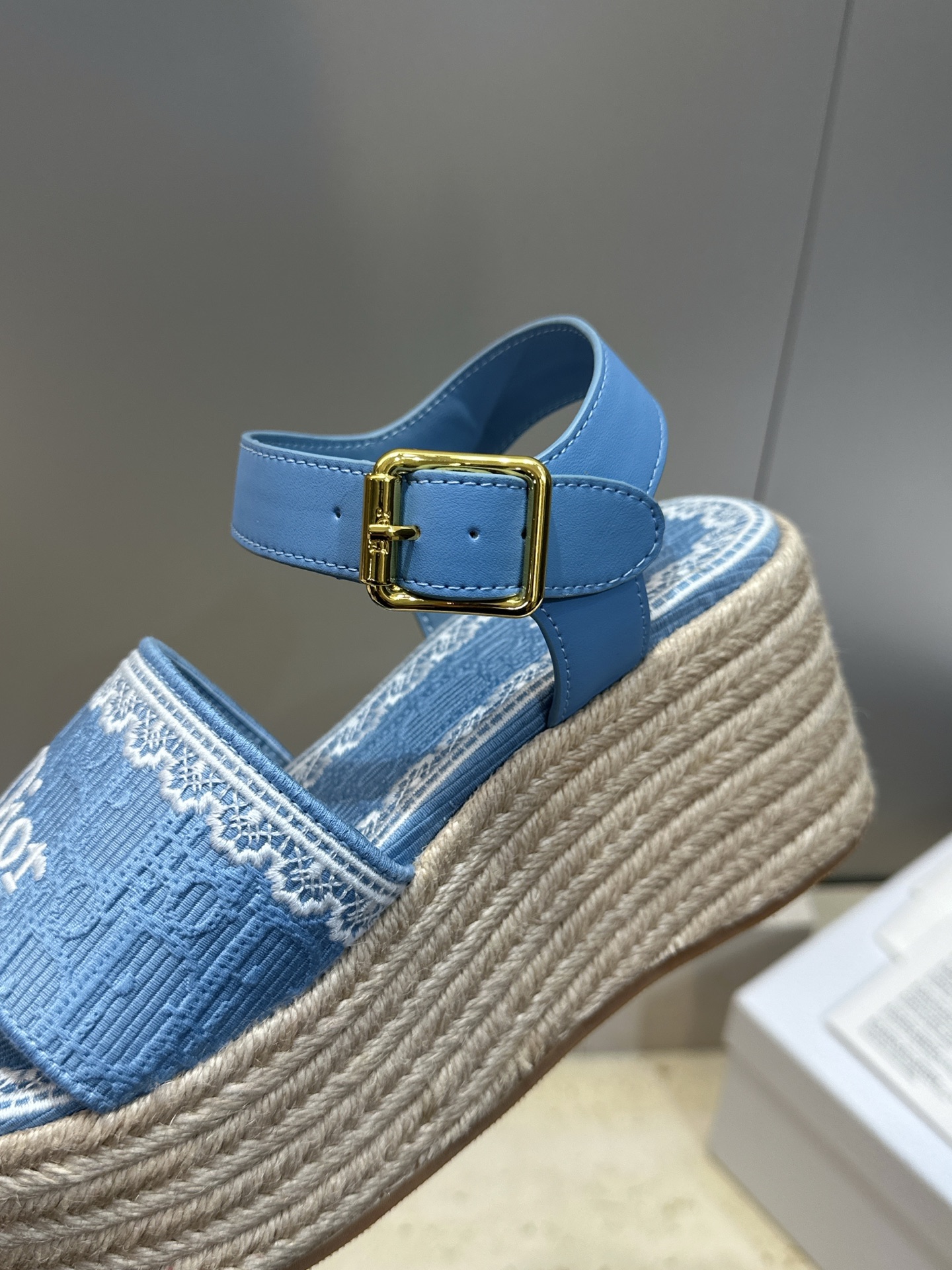 迪奥 Dior 2026春夏新款 Dentelle  厚底脚环绑带拼色女鞋  CD字母logo立体刺绣草
