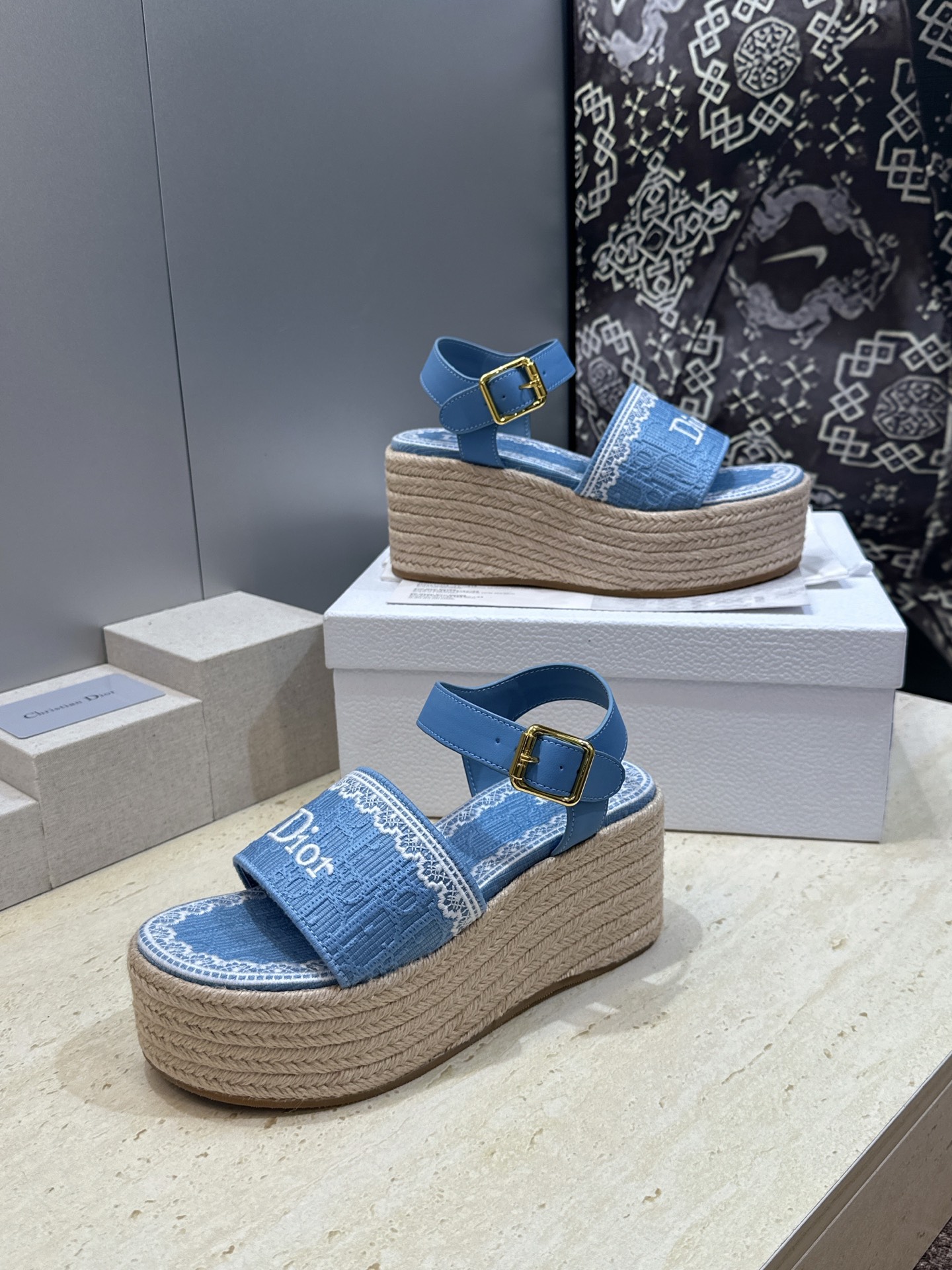 迪奥 Dior 2026春夏新款 Dentelle  厚底脚环绑带拼色女鞋  CD字母logo立体刺绣草