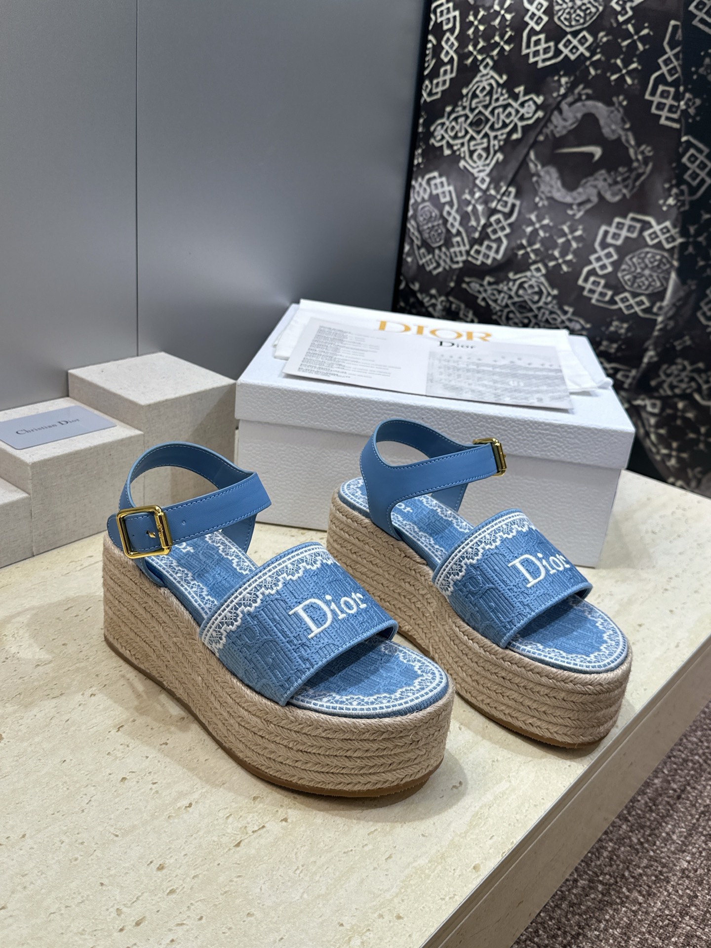 迪奥 Dior 2026春夏新款 Dentelle  厚底脚环绑带拼色女鞋  CD字母logo立体刺绣草