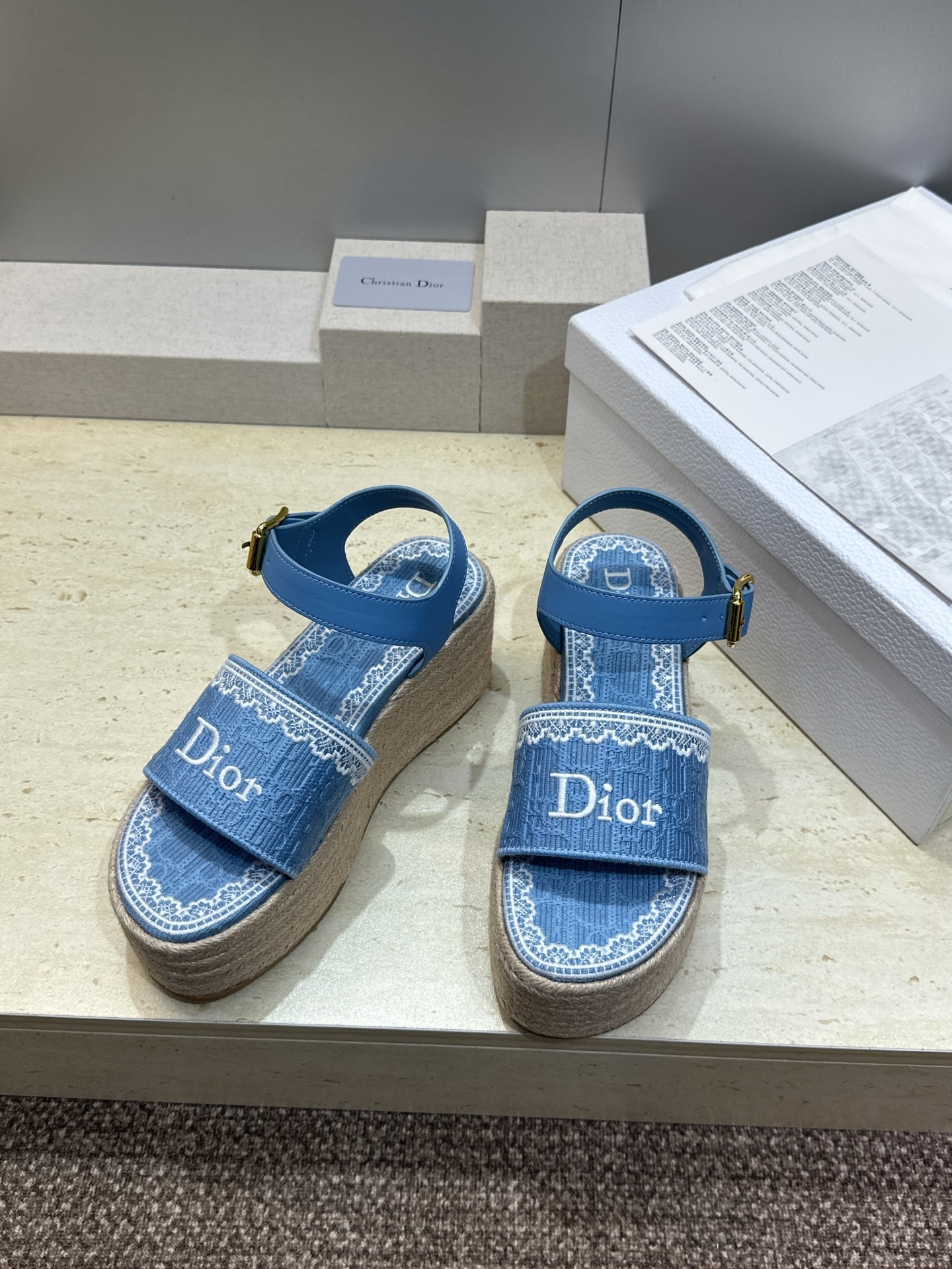 迪奥 Dior 2026春夏新款 Dentelle  厚底脚环绑带拼色女鞋  CD字母logo立体刺绣草