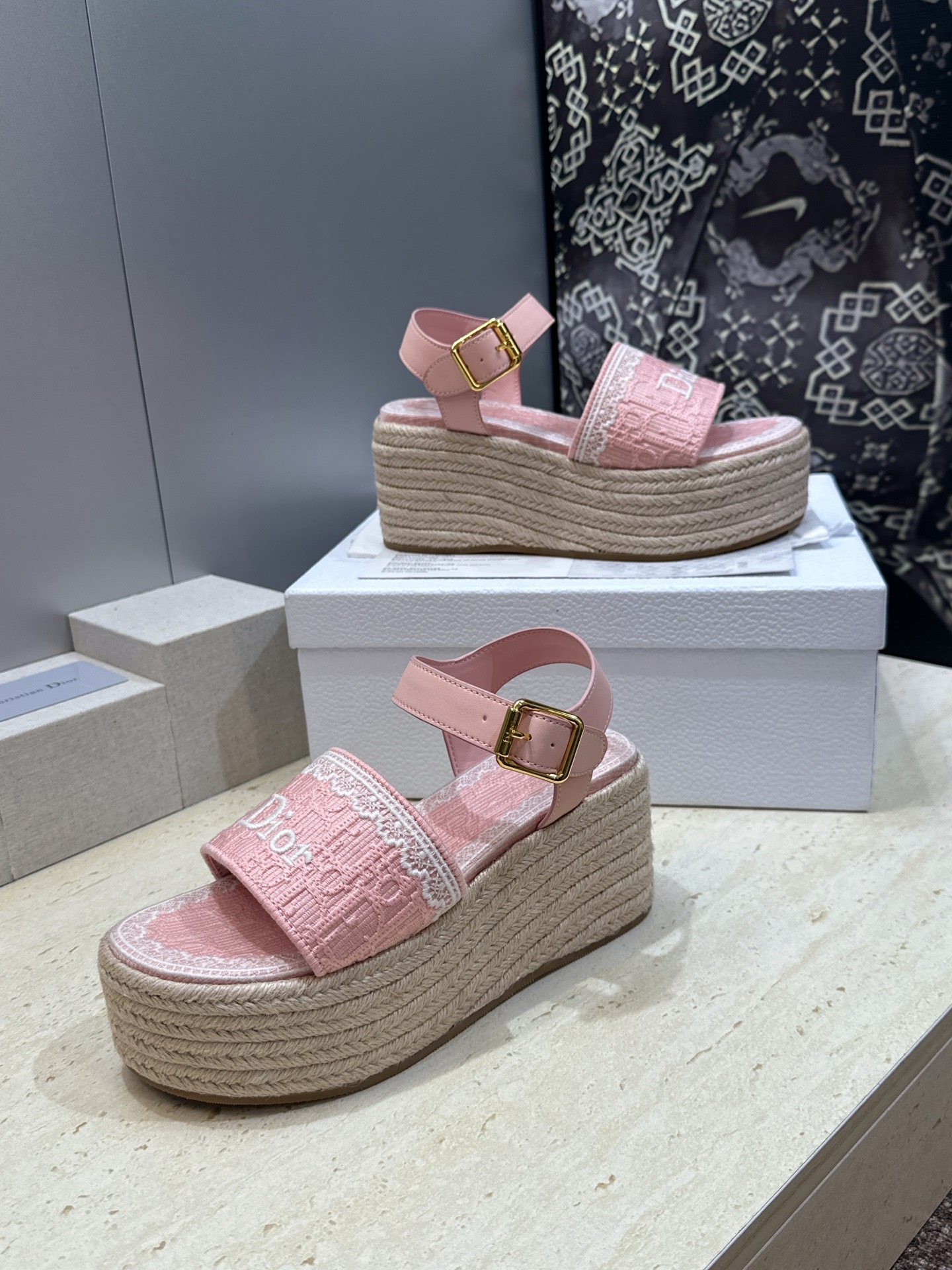迪奥 Dior 2026春夏新款 Dentelle  厚底脚环绑带拼色女鞋  CD字母logo立体刺绣草