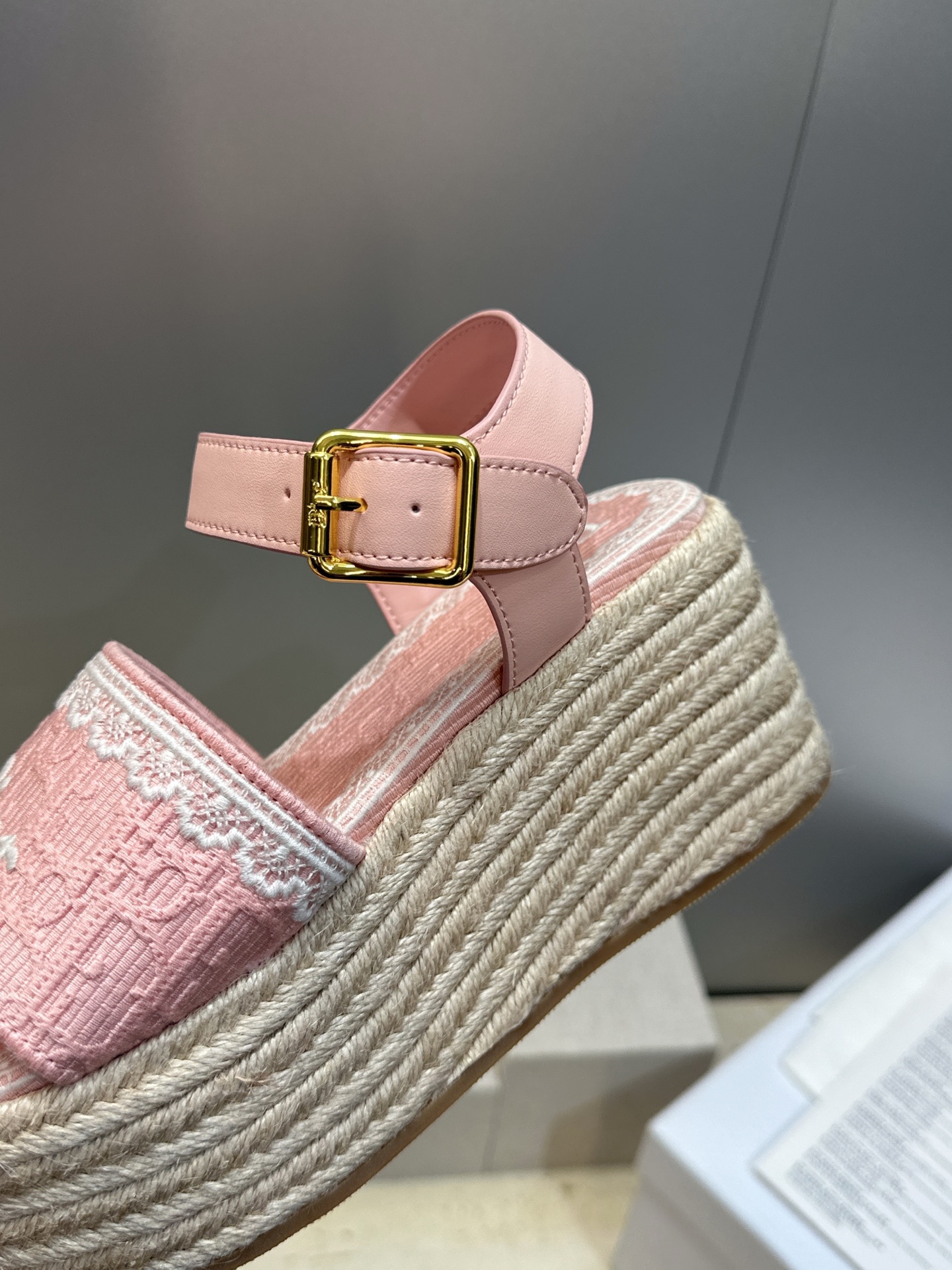 迪奥 Dior 2026春夏新款 Dentelle  厚底脚环绑带拼色女鞋  CD字母logo立体刺绣草