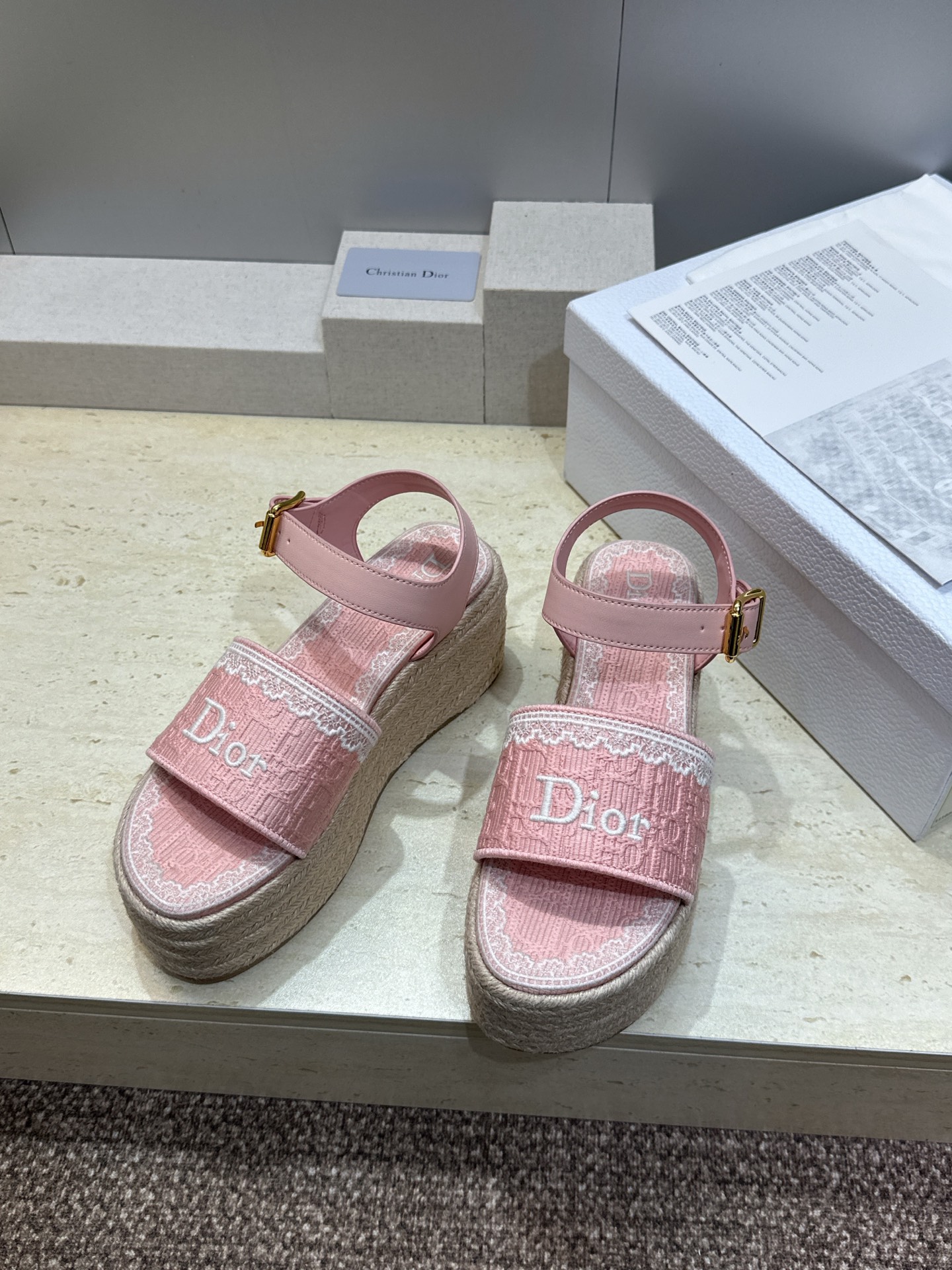 迪奥 Dior 2026春夏新款 Dentelle  厚底脚环绑带拼色女鞋  CD字母logo立体刺绣草
