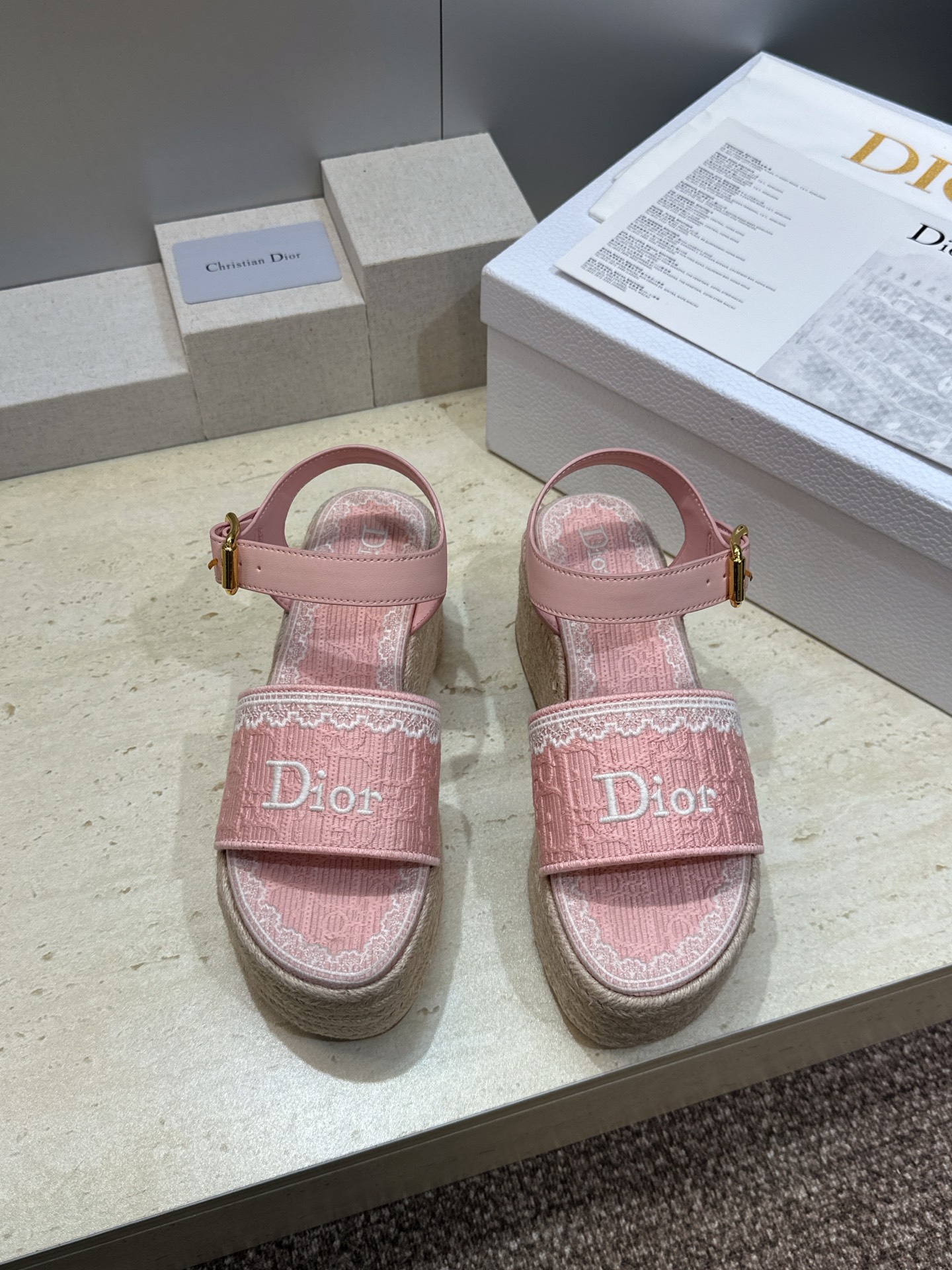 迪奥 Dior 2026春夏新款 Dentelle  厚底脚环绑带拼色女鞋  CD字母logo立体刺绣草