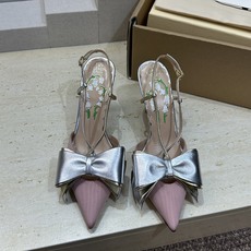 (配全套飞机盒)顶级版 Valentino 2026春夏新款交叉带蝴蝶结女鞋 华伦天奴字母logo五金扣 (配全套飞机盒)顶级版 Valentino 2026春夏新款交叉带蝴蝶结女鞋 华伦天奴字母logo五金扣