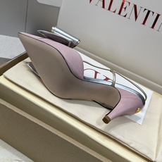 (配全套飞机盒)顶级版 Valentino 2026春夏新款交叉带蝴蝶结女鞋 华伦天奴字母logo五金扣 (配全套飞机盒)顶级版 Valentino 2026春夏新款交叉带蝴蝶结女鞋 华伦天奴字母logo五金扣