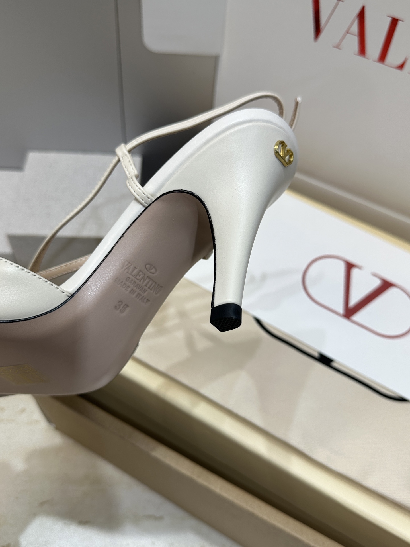 (配全套飞机盒)顶级版 Valentino 2026春夏新款交叉带蝴蝶结女鞋 华伦天奴字母logo五金扣
