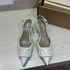 (配全套飞机盒)顶级版 Valentino 春夏经典款时尚气质女鞋 华伦天奴字母logo五金扣尖头低跟穆 (配全套飞机盒)顶级版 Valentino 春夏经典款时尚气质女鞋 华伦天奴字母logo五金扣尖头低跟穆