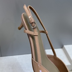 (配全套飞机盒)顶级版 Valentino 春夏经典款时尚气质女鞋 华伦天奴字母logo五金扣尖头低跟穆 (配全套飞机盒)顶级版 Valentino 春夏经典款时尚气质女鞋 华伦天奴字母logo五金扣尖头低跟穆