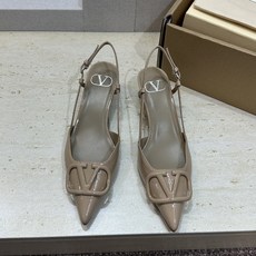 (配全套飞机盒)顶级版 Valentino 春夏经典款时尚气质女鞋 华伦天奴字母logo五金扣尖头低跟穆 (配全套飞机盒)顶级版 Valentino 春夏经典款时尚气质女鞋 华伦天奴字母logo五金扣尖头低跟穆