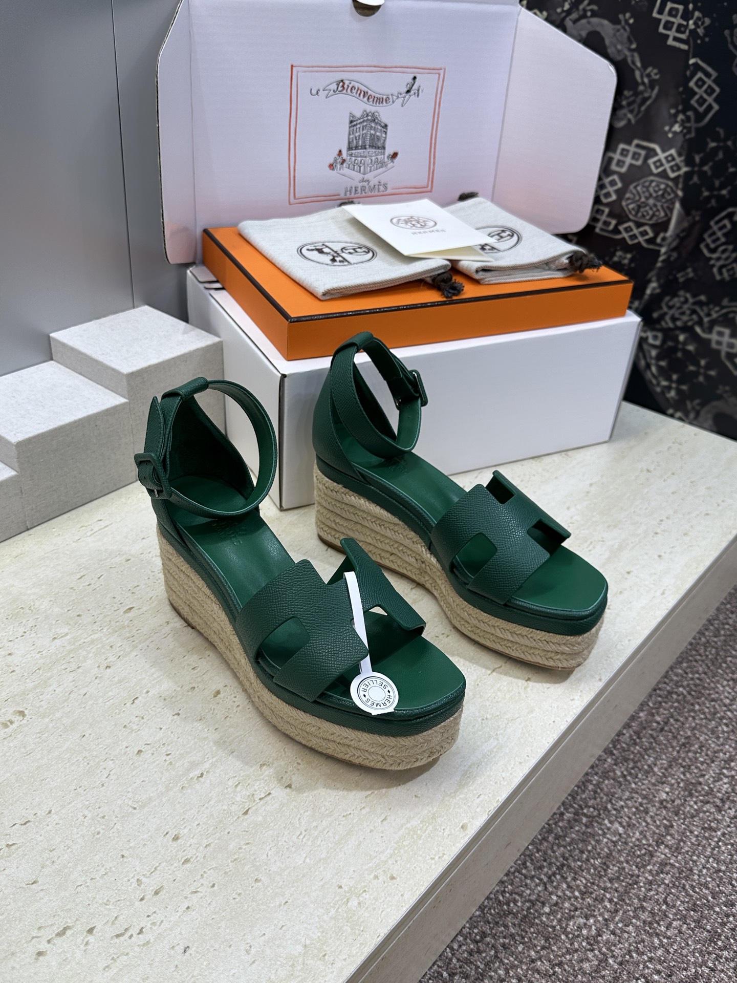 (配全套飞机盒) 莞货 代购级Hermes 爱马仕 2026春夏新色经典款 Luce 厚底拼色坡跟女鞋 