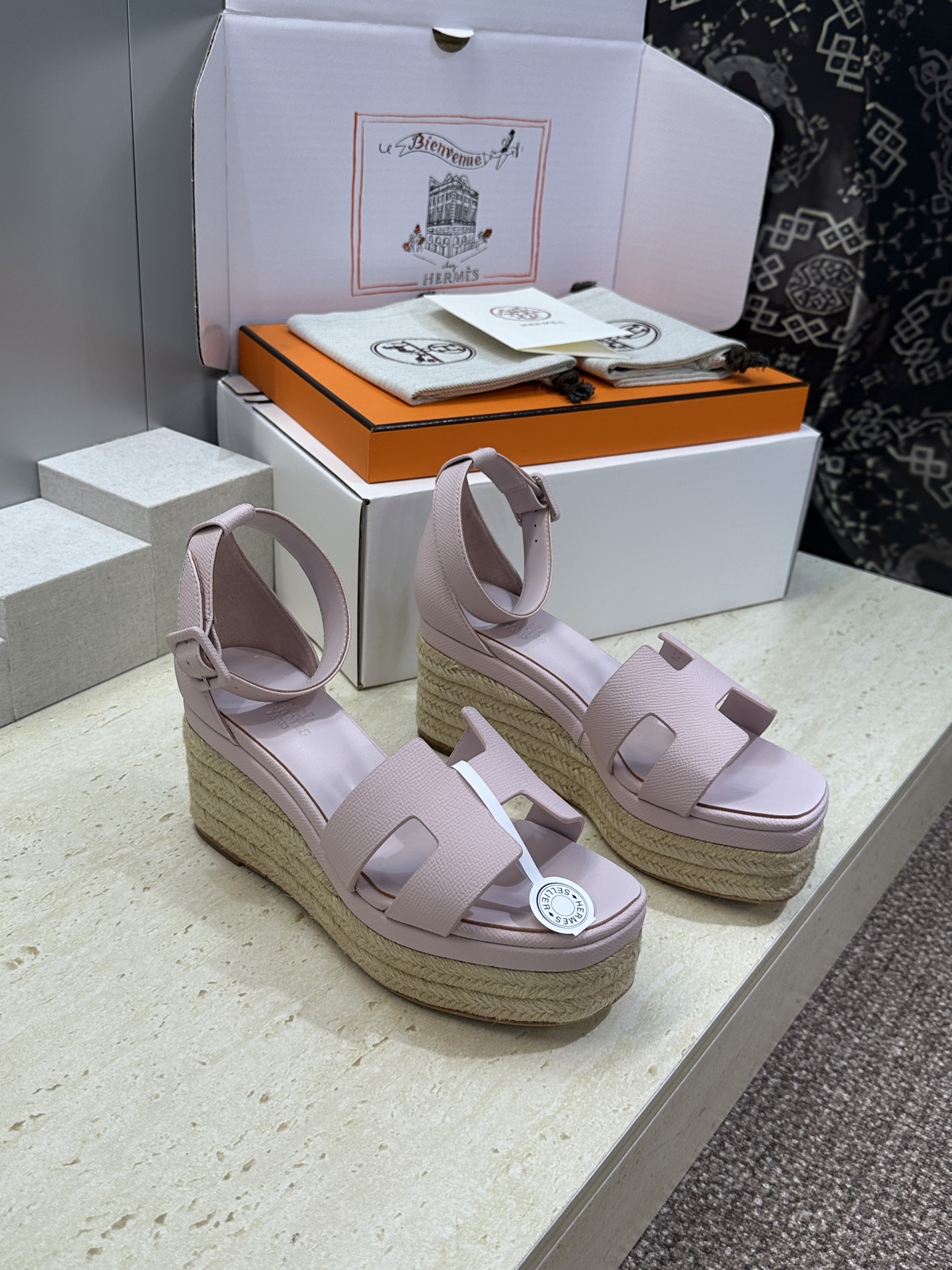 (配全套飞机盒) 莞货 代购级Hermes 爱马仕 2026春夏新色经典款 Luce 厚底拼色坡跟女鞋 
