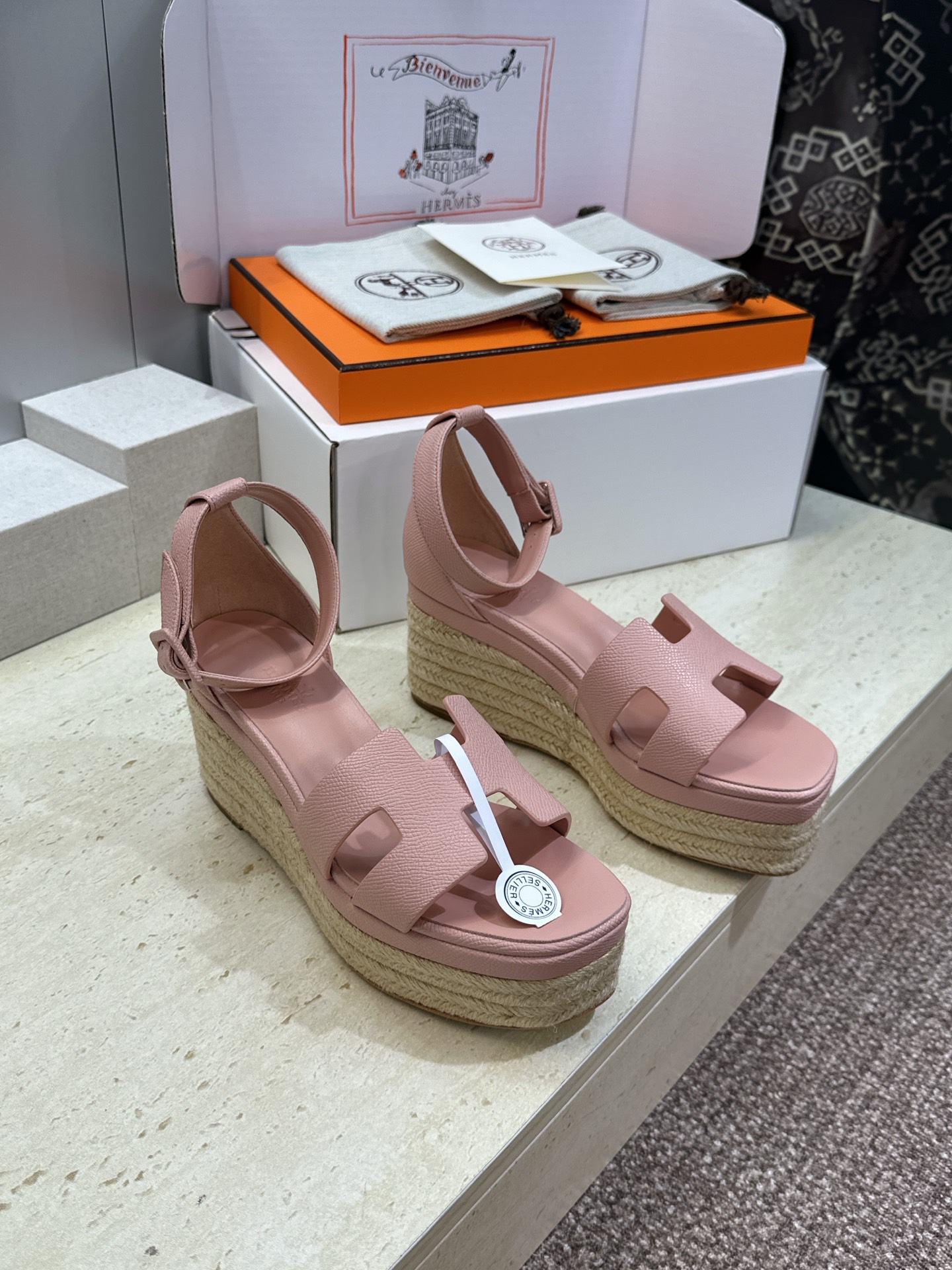 (配全套飞机盒) 莞货 代购级Hermes 爱马仕 2026春夏新色经典款 Luce 厚底拼色坡跟女鞋 