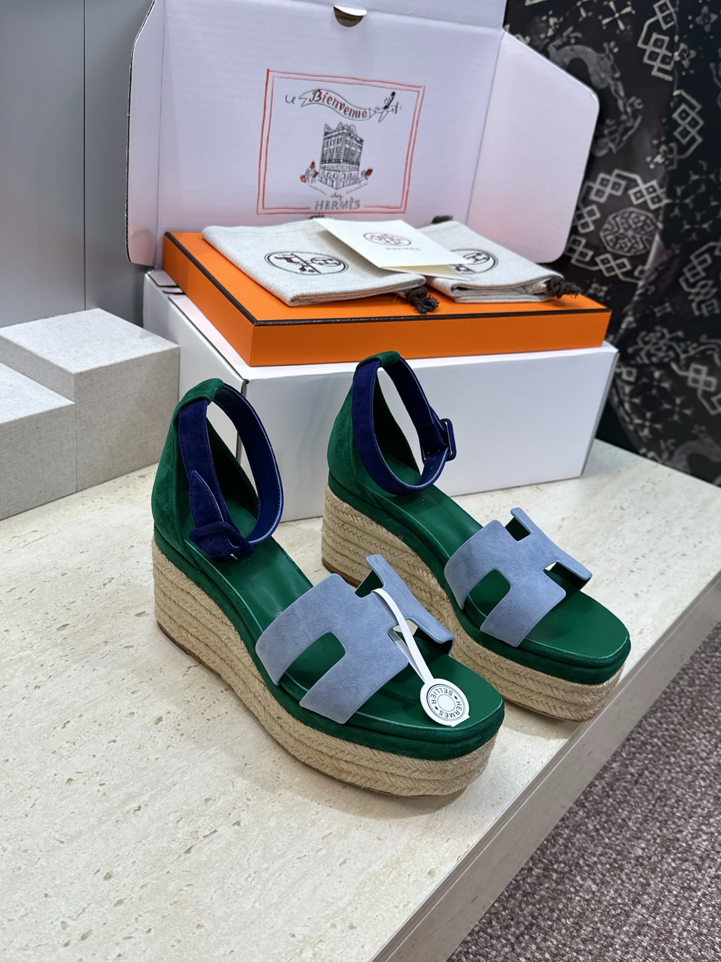 (配全套飞机盒) 莞货 代购级Hermes 爱马仕 2026春夏新色经典款 Luce 厚底拼色坡跟女鞋 