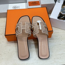 (配全套飞机盒)莞货 代购级 爱马仕 Hermes 2026春夏新色经典款 Oran平底方头拼色工字拖女 (配全套飞机盒)莞货 代购级 爱马仕 Hermes 2026春夏新色经典款 Oran平底方头拼色工字拖女